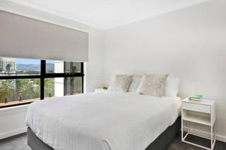 Spacious, modern and bright home with waterviews - Berriedale - 5