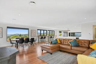 Spacious, modern and bright home with waterviews - Berriedale - 4