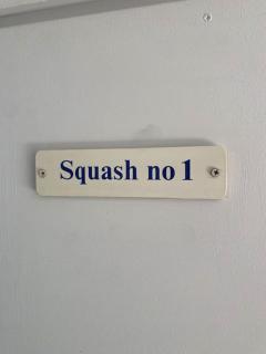 NEW with AC Central Suites with Pool access and Squash Courts! Sleeps Family or 4 guests - Gibraltar - 8