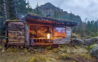 Amazing Home In Leknes With Kitchen - Kongsjorda - 3
