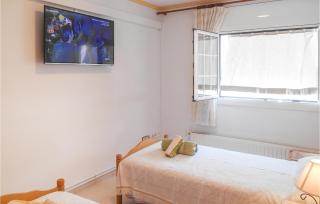 Pet Friendly Apartment In Tossa De Mar - Tossa de Mar - 5