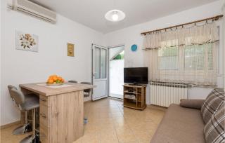 1 Bedroom Amazing Apartment In Kampor - Kampor - 7
