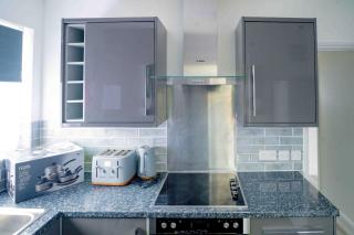 Modern 2 Bedroom Apartment - Belvedere - 2