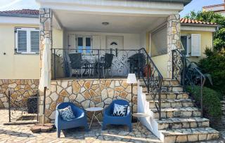Amazing Home In Njivice With Kitchen - Njivice - 2