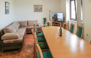 6 Bedroom Cozy Apartment In Nin - Nin - 3