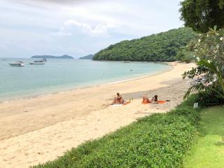 Bali style 4 bedroom beachfront Villa Ao Yon - 7