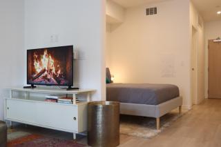 Calypso- Hollywood Apartment with Pool, Gym & FREE Parking - Los Angeles - 9