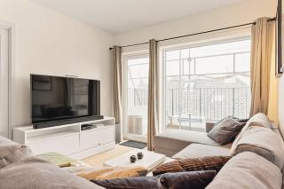Dinbnb Apartments I 1 minute to tram! Newly built with balcony & 3 beds - 0