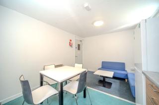 JOIVY Budget 2, 4, 5 and 6 bed private flats, in Historic Old Town - 6