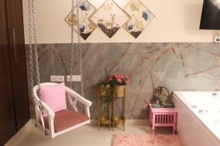 Modern Jacuzzi Spa Tub 1BHK Suite South Delhi (3) - Neu-Delhi - 4