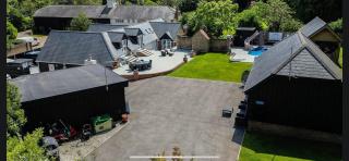 Luxury retreat 32c pool jacuzzi games bar oasis - 1