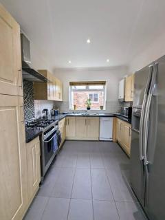 Stay at our 3 BR house perfect for large groups - 2