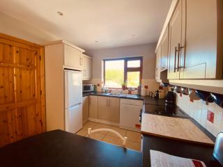 Cosy 3 bedroom townhouse with wood pellet stove! - 8