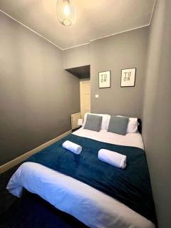 2 bedroom home with free parking - 1