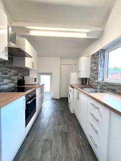 5 Bdrm House Less Than 10 Mins To Newcastle - Gateshead - 1