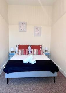 The 3 Bedroom Home - Gateshead - 2