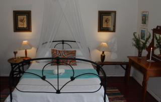 Room @ Irissa Sanctuary - De Rust - 7