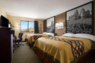 Super 8 by Wyndham Cedar Rapids - Cedar Rapids - 9