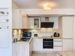 Appartement à 150m plage des Lecques, climatisé, piscine, terrasse, 2 chambres, parking - 4 étoiles - FR-1-770-29 - 2