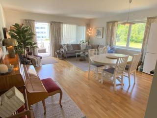 Spacious 3 Bedroom next to Thon Hotel, Storsenter Shopping, and 15 minutes to Oslo - 0