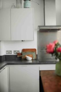 Beautiful, quiet flat with patio close to metro - Londra - 5