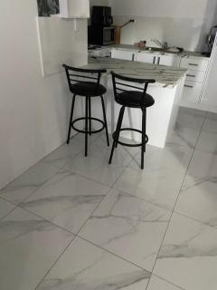 Stylish & Modern 2 bedroom Escape - 3