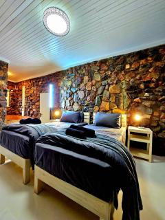Luxury GuesthouseCo FlintstoneHouse - 1