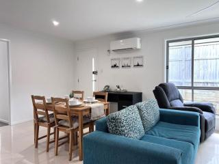 2 Bedroom Self-Contained Accommodation with Aircon - Bellbird Park - 1