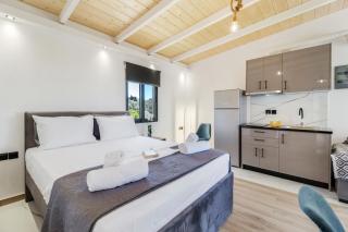 Studio 4 - Tsoukaladhes - 1