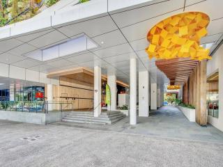Modern Mountain View Apartment - South Brisbane - 7