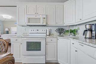 Steps to the Beach, Heated Pool, Tennis, Shuffleboard - Condo Seaside Sanctuary - Roelens - Fort Myers Beach - 2