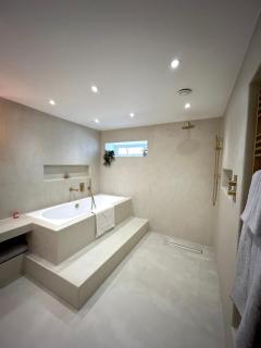 Countryside Retreat with hot tub - 2