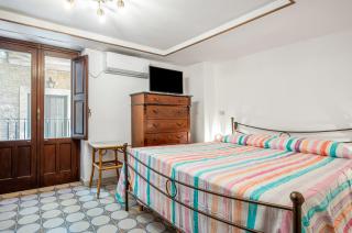 GuestHost - Roomy Central Apartment in the Heart of Taormina - 9