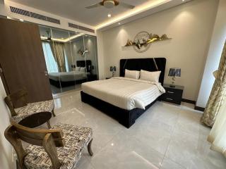 Luxury Apartment 407 East with pool in Gulberg Lahore - Lahore - 8