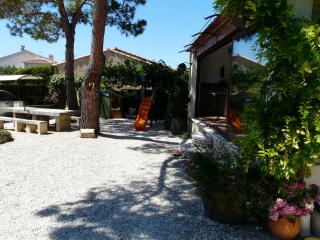Air-conditioned house with heated pool, Luberon, in Maubec – 6 people - 7