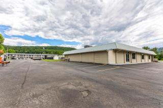 Days Inn I81 double bed room - Roanoke - 1