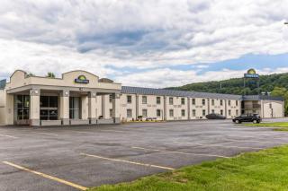 Days Inn I81 double bed room - Roanoke - 5