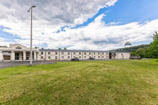 317B Days Inn I81 king room - Roanoke - 2