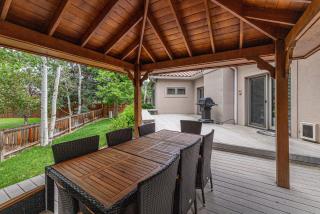 Luxurious 4BR Retreat - Pool Table & Chic Amenities - 9