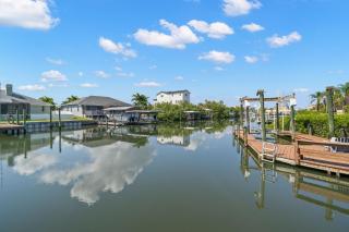 Surfside Beach House - Canal Front Home with Private Pool & Boat Dock - Apollo Beach - 8