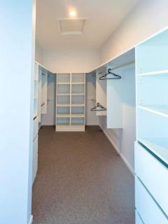 Tranquil Waterside Elegance - Gold Coast - 2