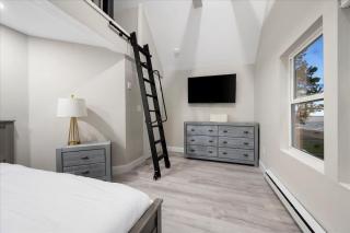 Park- Entire Home Sleeps 21 - 5