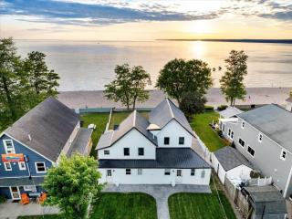 Park Peaks on the Beach Sleeps 12 - Sylvan Beach - 1