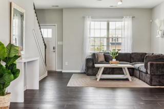 Family-Friendly 4BR Home with BBQ & Free Parking - Raeford - 4