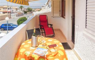 Awesome Apartment In Torrevieja - Torrevieja - 8