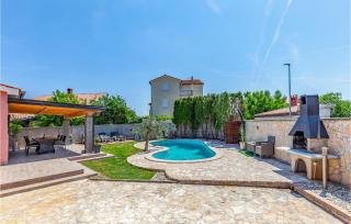 Holiday Home Biskupija Bb Cr - Medulin - 1