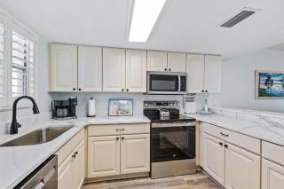 Family Friendly Ground Floor Condo on Car Free Beach - Surfside 108 - Edgewater - 2