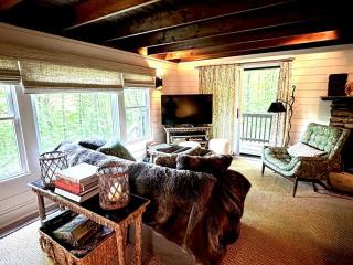 Cozy A-Frame Cabin Nestled In The Trees, Hot Tub - Killington - 2