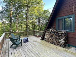 Cozy A-Frame Cabin Nestled In The Trees, Hot Tub - Killington - 7