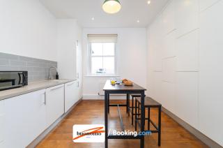 Three Bedroom Apartment At Buonomo Stays Short Lets & Serviced Accommodation close to Wimbledon Tennis Courts - 5